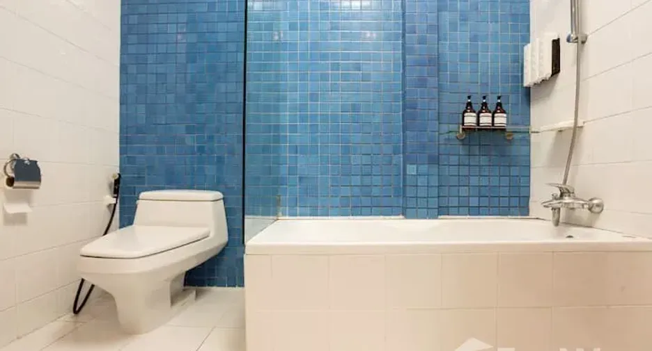 For sale 4 bedrooms townhouse in Watthana, Bangkok