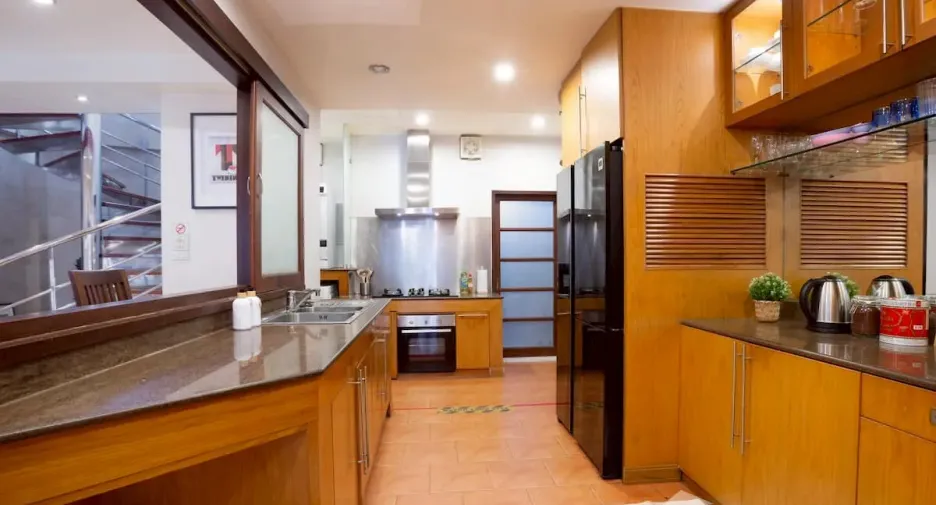 For sale 4 bedrooms townhouse in Watthana, Bangkok