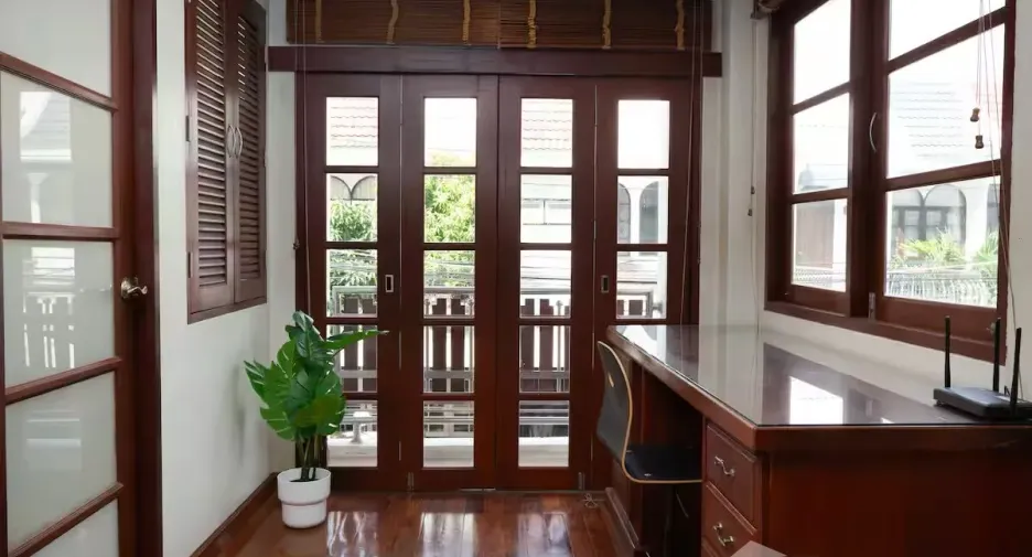 For sale 4 bedrooms townhouse in Watthana, Bangkok