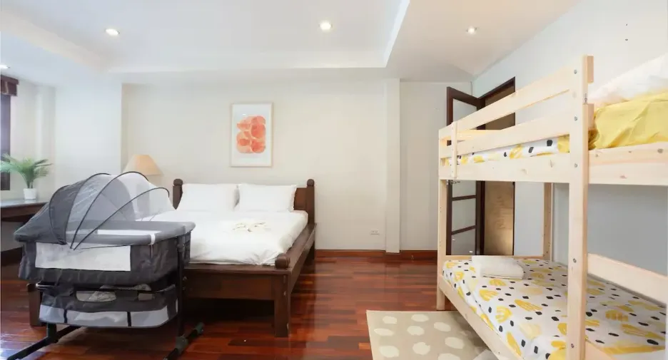 For sale 4 bedrooms townhouse in Watthana, Bangkok