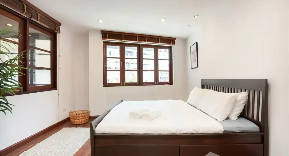 For sale 4 bedrooms townhouse in Watthana, Bangkok