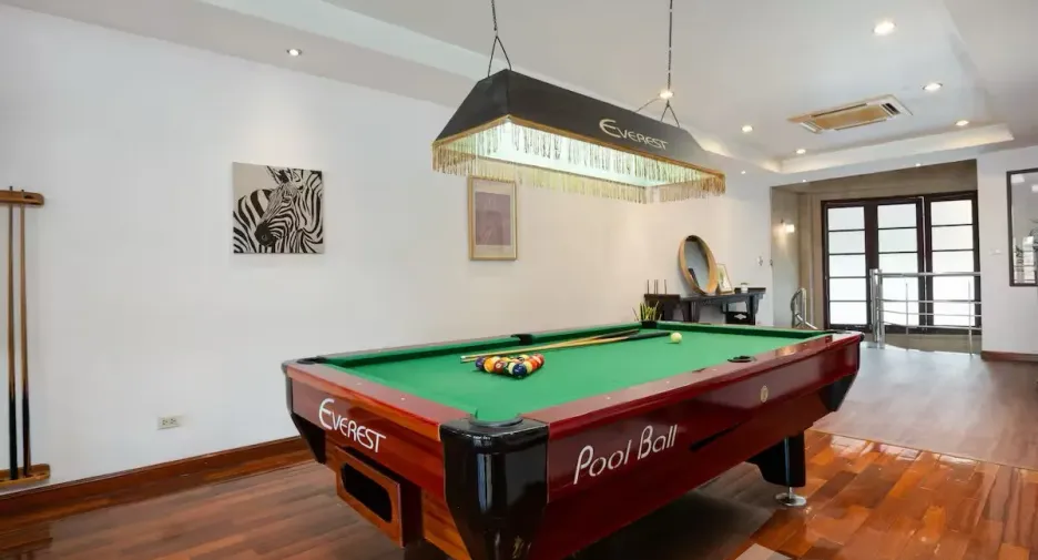 For sale 4 bedrooms townhouse in Watthana, Bangkok