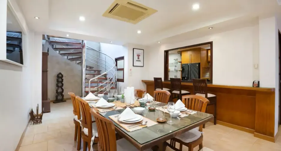 For sale 4 bedrooms townhouse in Watthana, Bangkok