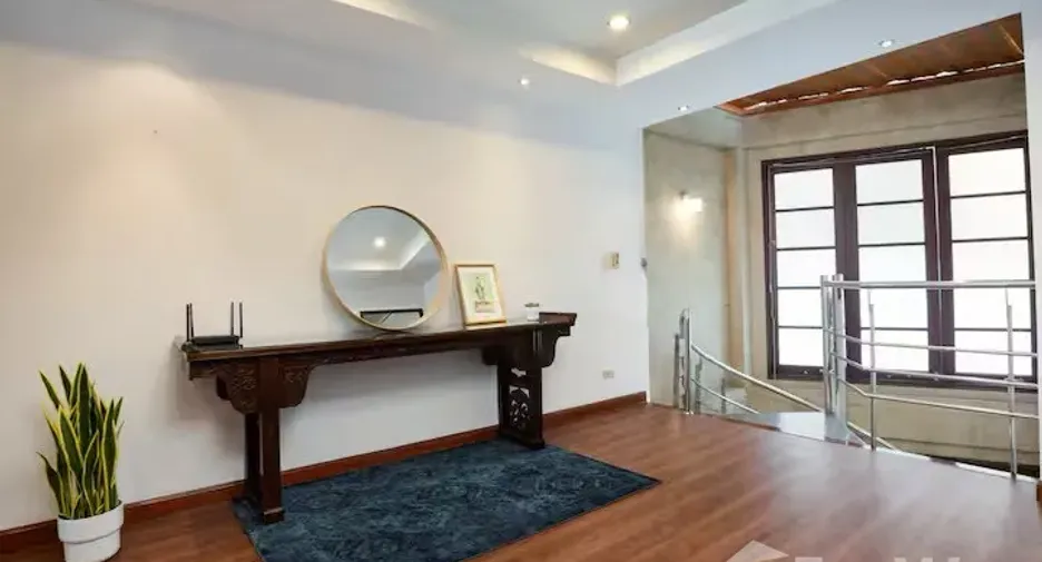 For sale 4 bedrooms townhouse in Watthana, Bangkok