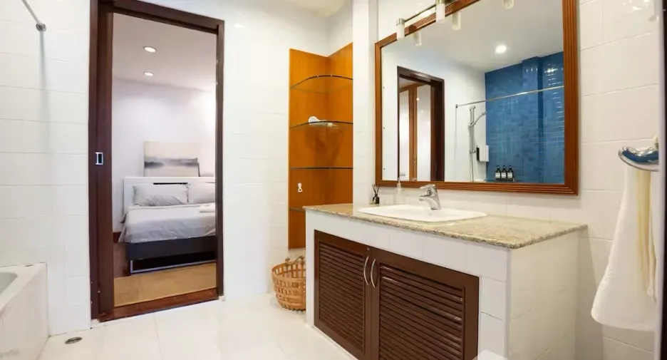 For sale 4 bedrooms townhouse in Watthana, Bangkok