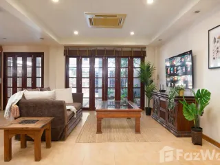 For sale 4 bedrooms townhouse in Watthana, Bangkok