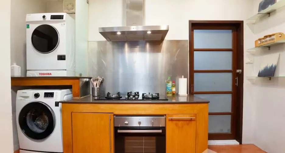 For sale 4 bedrooms townhouse in Watthana, Bangkok
