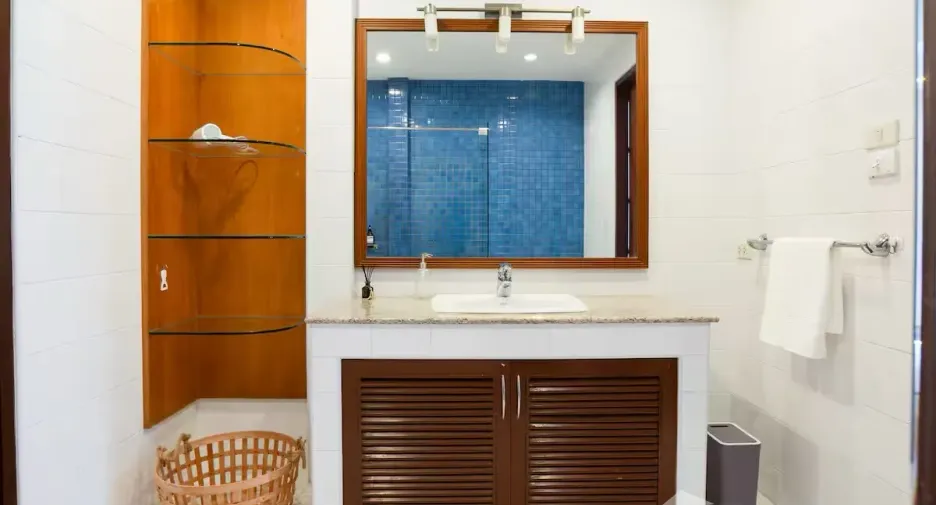 For sale 4 bedrooms townhouse in Watthana, Bangkok