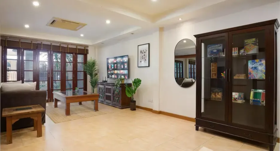For sale 4 bedrooms townhouse in Watthana, Bangkok