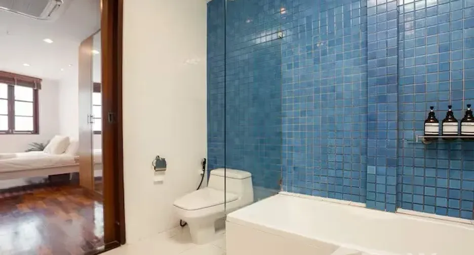 For sale 4 bedrooms townhouse in Watthana, Bangkok