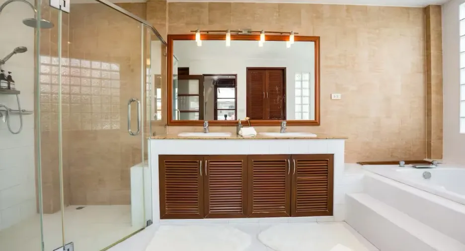 For sale 4 bedrooms townhouse in Watthana, Bangkok