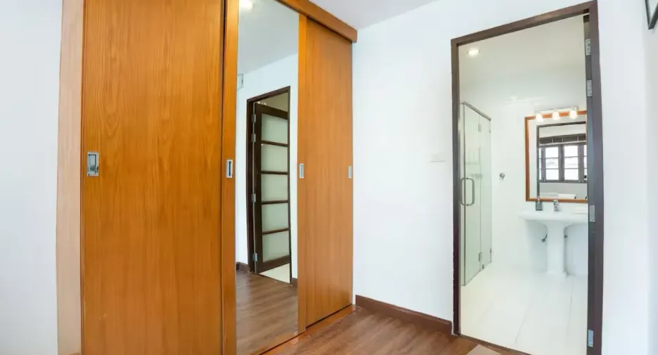 For sale 4 bedrooms townhouse in Watthana, Bangkok