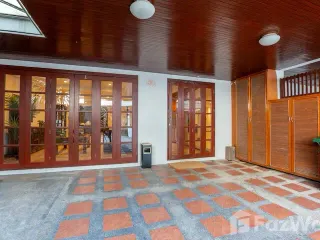 For sale 4 bedrooms townhouse in Watthana, Bangkok
