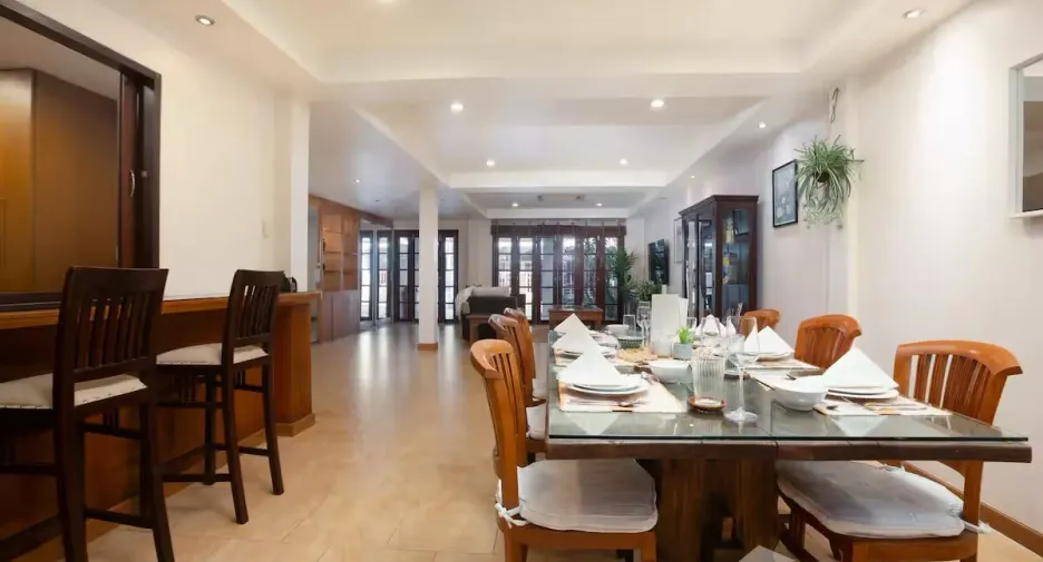 For sale 4 bedrooms townhouse in Watthana, Bangkok