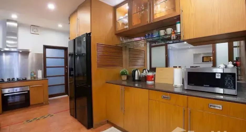 For sale 4 bedrooms townhouse in Watthana, Bangkok