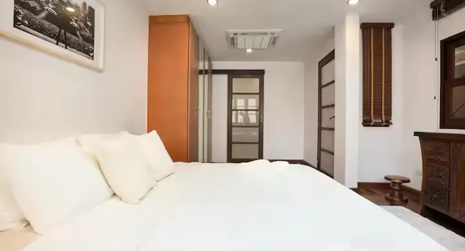 For sale 4 bedrooms townhouse in Watthana, Bangkok