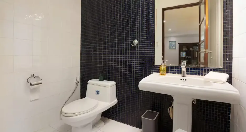 For sale 4 bedrooms townhouse in Watthana, Bangkok