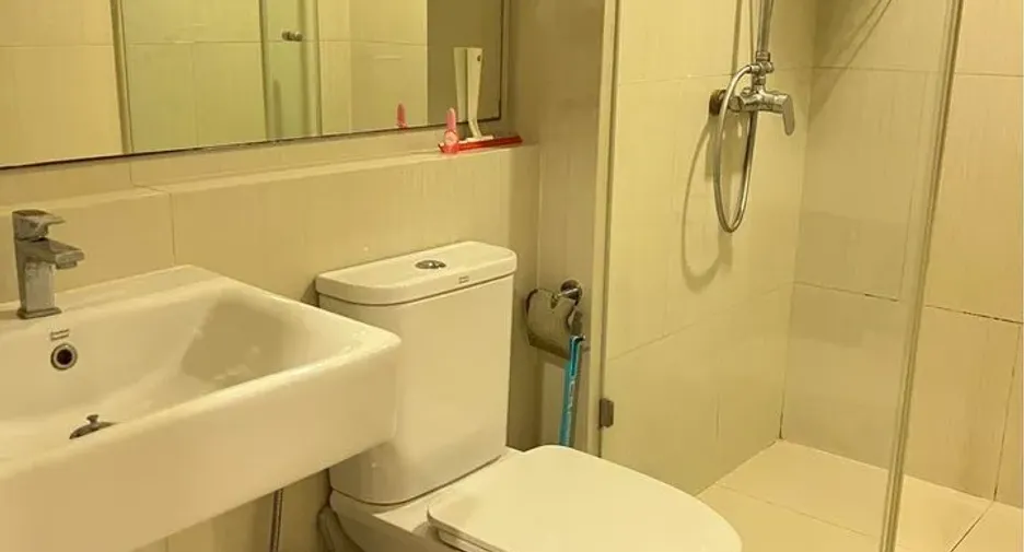 For rent 1 bed condo in Mueang Samut Prakan, Samut Prakan