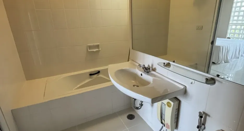For sale 1 bed condo in Huai Khwang, Bangkok