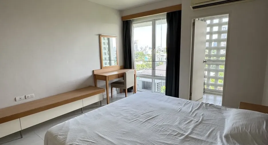 For sale 1 bed condo in Huai Khwang, Bangkok