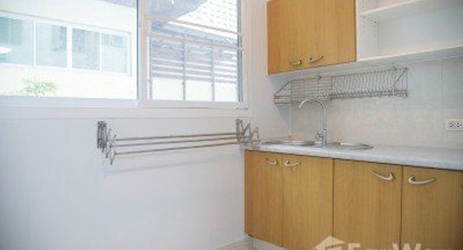 Wohnung zur Miete mit Studio in Huai Khwang, Bangkok