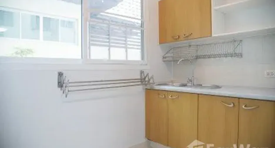 For rent studio condo in Huai Khwang, Bangkok
