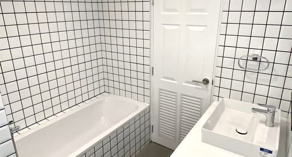 For sale and for rent 7 bedrooms townhouse in Phra Khanong, Bangkok