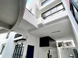 出售 和 出租 7 卧室 联排别墅 在 Phra Khanong, 曼谷