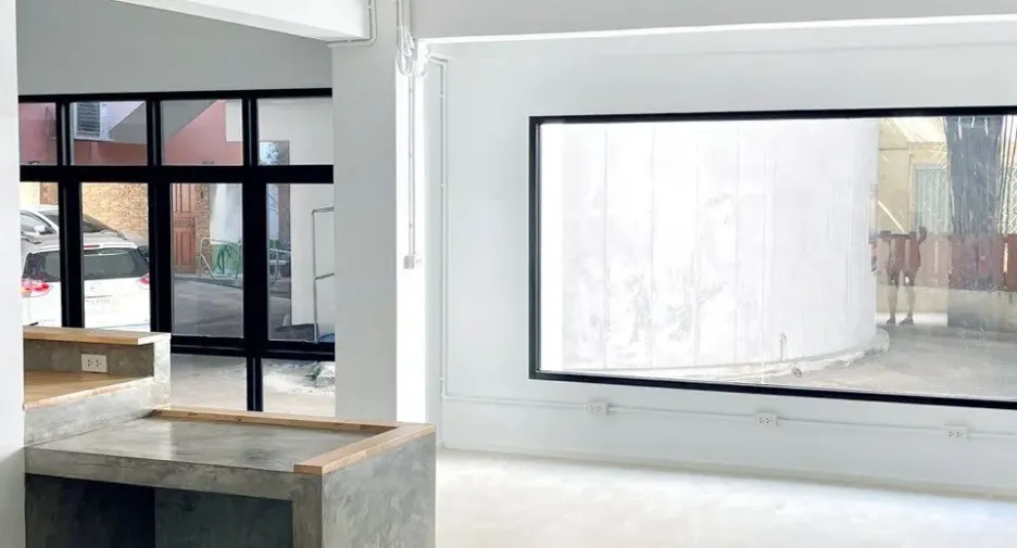 For sale and for rent 7 bedrooms townhouse in Phra Khanong, Bangkok