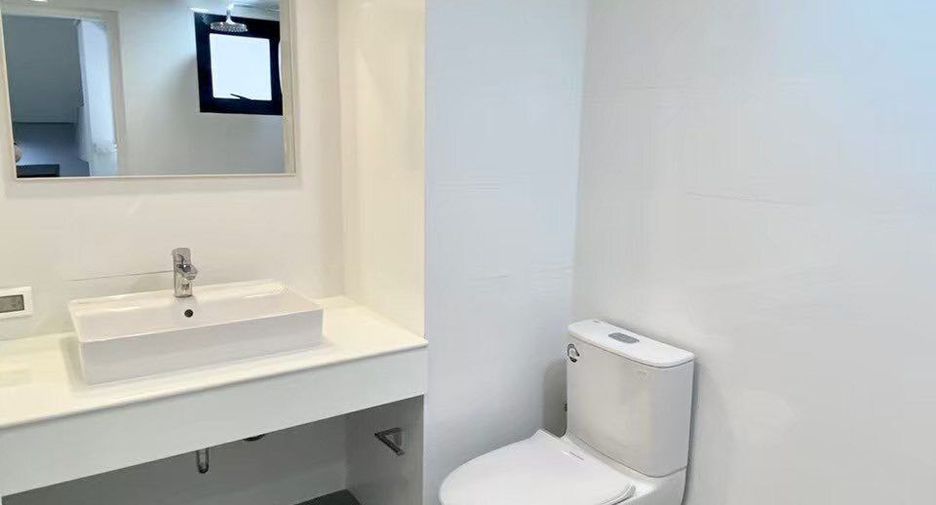 For sale and for rent 7 bedrooms townhouse in Phra Khanong, Bangkok