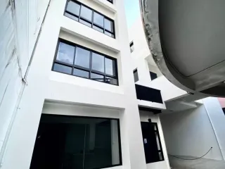 出售 和 出租 7 卧室 联排别墅 在 Phra Khanong, 曼谷
