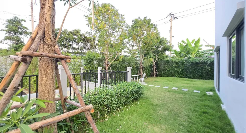 For sale and for rent 4 bedrooms house in Bang Phli, Samut Prakan