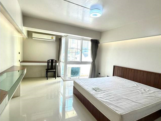 Apartment zur Miete mit Studio in Sathon, Bangkok