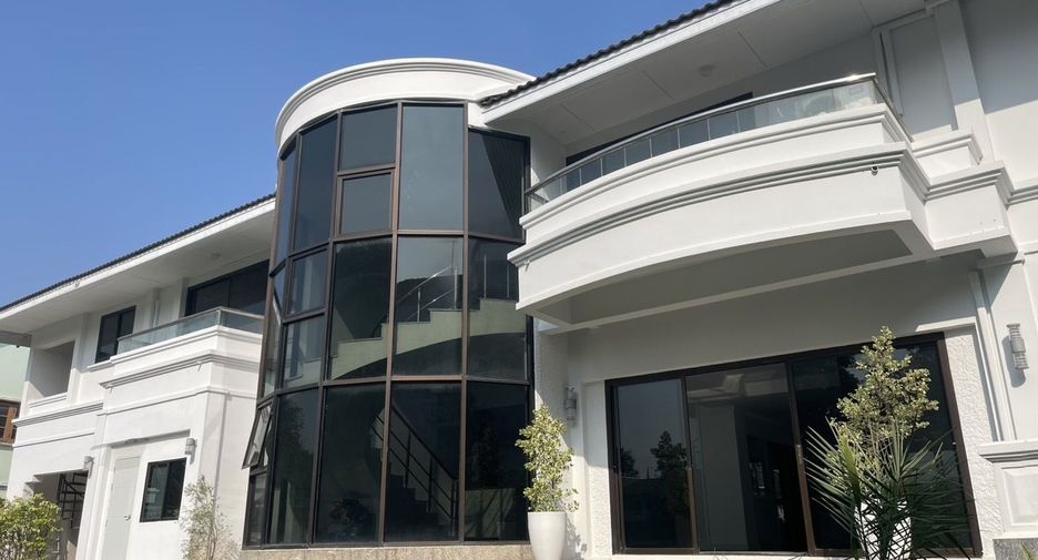 For sale 4 bedrooms house in Thawi Watthana, Bangkok