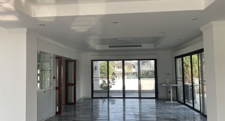 For sale 4 bedrooms house in Thawi Watthana, Bangkok