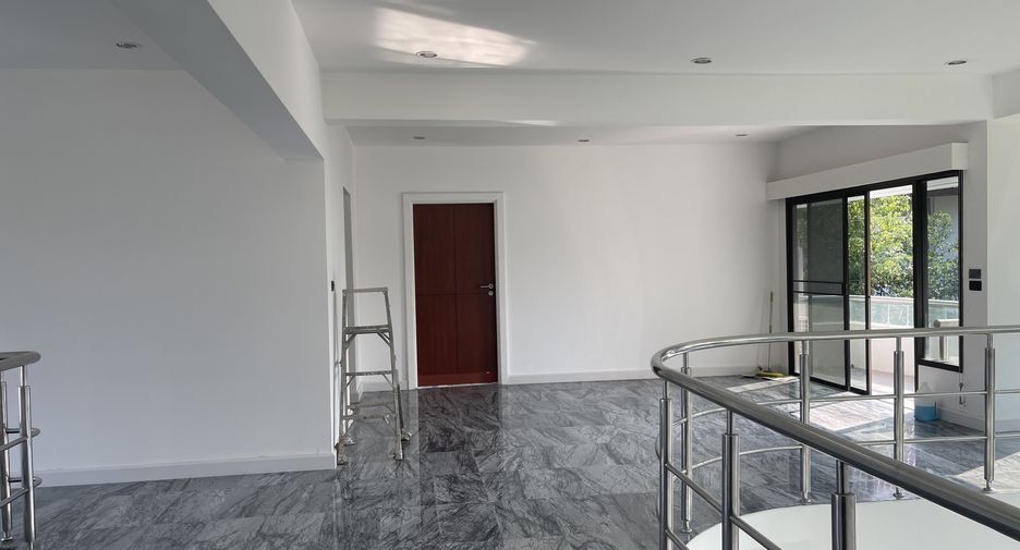 For sale 4 bedrooms house in Thawi Watthana, Bangkok