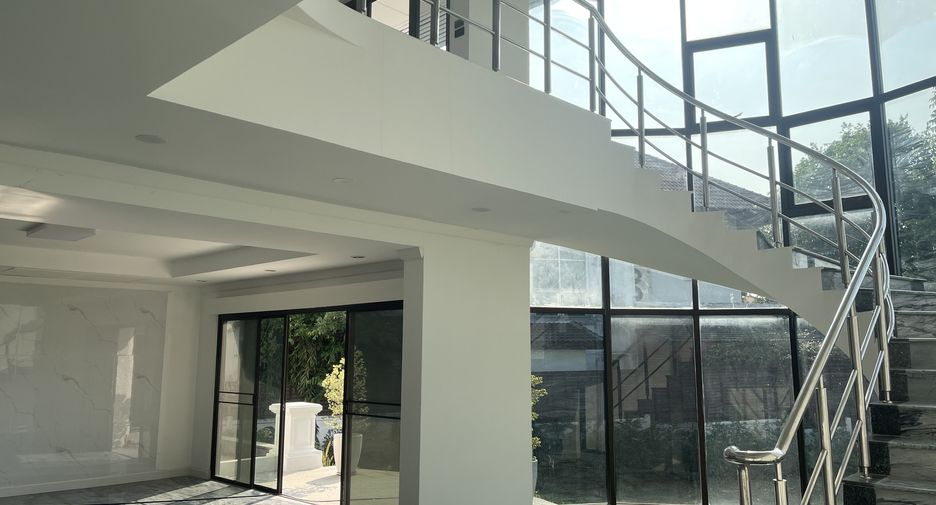 For sale 4 bedrooms house in Thawi Watthana, Bangkok