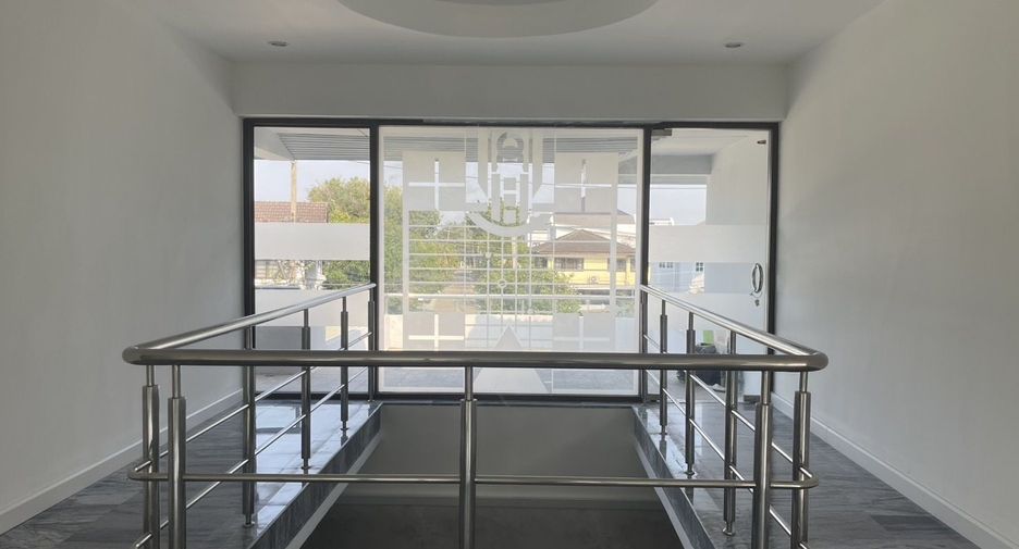 For sale 4 bedrooms house in Thawi Watthana, Bangkok