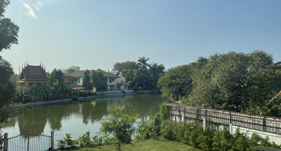 For sale 4 bedrooms house in Thawi Watthana, Bangkok