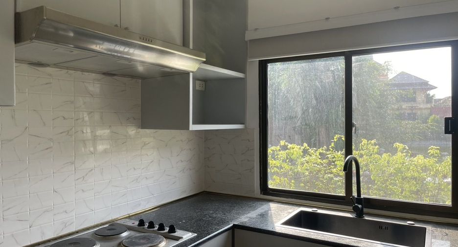 For sale 4 bedrooms house in Thawi Watthana, Bangkok