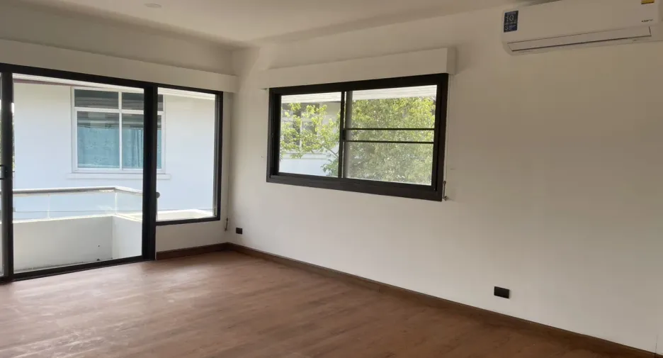 For sale 4 bedrooms house in Thawi Watthana, Bangkok