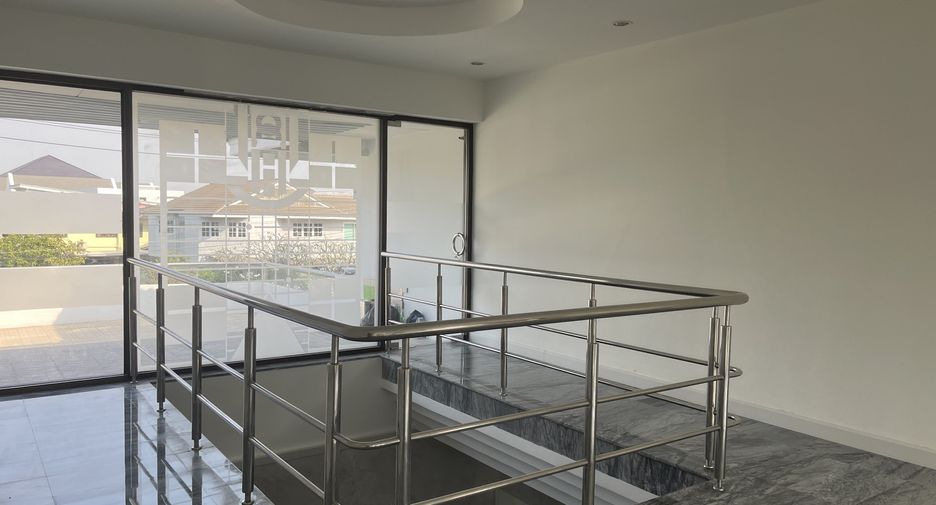 For sale 4 bedrooms house in Thawi Watthana, Bangkok