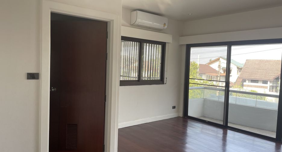 For sale 4 bedrooms house in Thawi Watthana, Bangkok