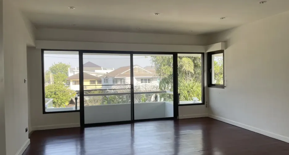 For sale 4 bedrooms house in Thawi Watthana, Bangkok