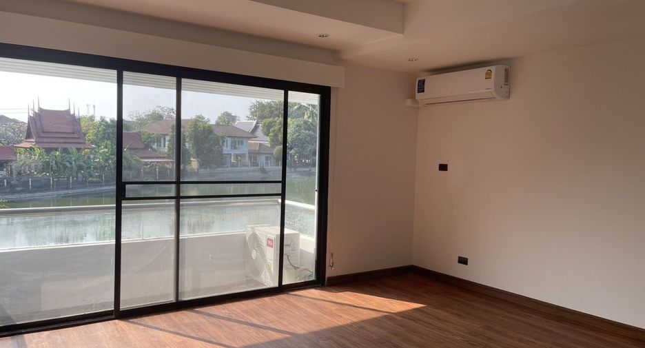 For sale 4 bedrooms house in Thawi Watthana, Bangkok