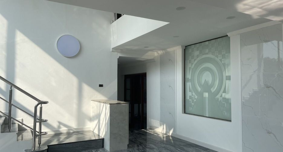For sale 4 bedrooms house in Thawi Watthana, Bangkok