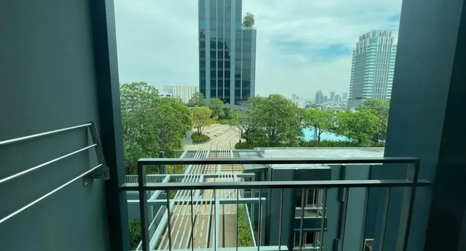 For rent studio condo in Phaya Thai, Bangkok