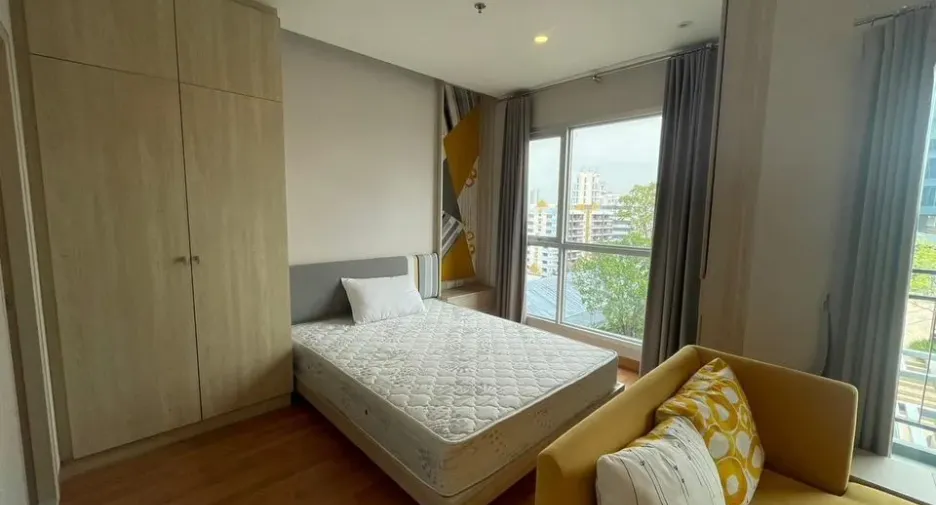 For rent studio condo in Phaya Thai, Bangkok