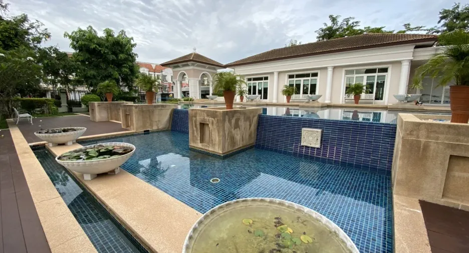 出售 3 卧室 独立屋 在 Phasi Charoen, 曼谷