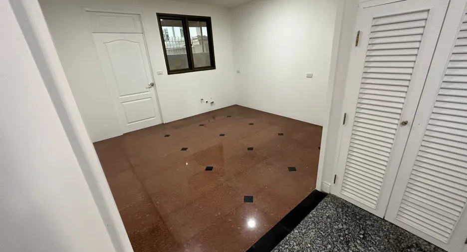 出售 5 卧室 独立屋 在 Wang Thong Lang, 曼谷